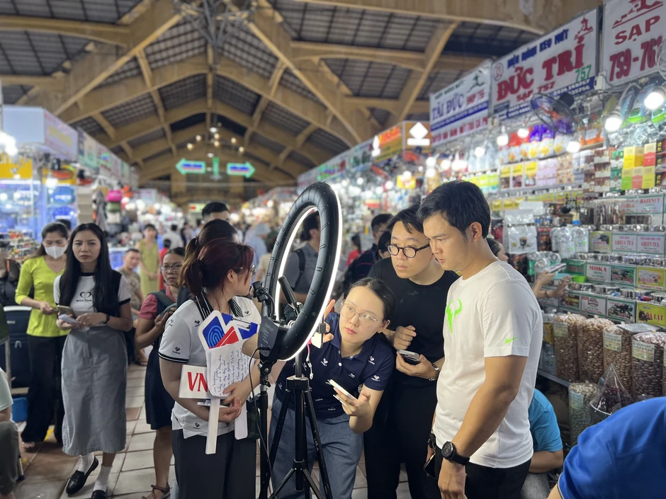Vì sao tiểu thương chợ truyền thống bán online mãi không thành?