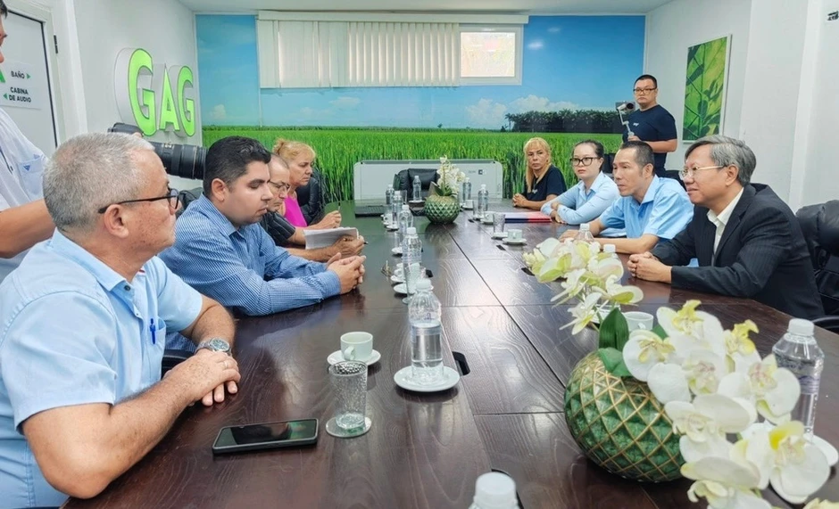 Việt Nam bàn giao hơn 470 tấn gạo sản xuất tại Cuba cho các đối tác Việt Nam bàn giao hơn 470 tấn gạo sản xuất tại Cuba cho các đối tác