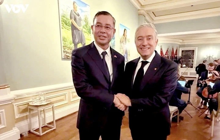 Việt Nam và Canada tăng cường hợp tác, thúc đẩy dòng vốn đầu tư bền vững Việt Nam và Canada tăng cường hợp tác, thúc đẩy dòng vốn đầu tư bền vững