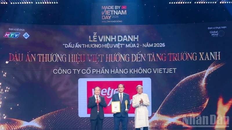 Vietjet được vinh danh “Dấu ấn Thương hiệu Việt hướng tới tăng trưởng xanh” Vietjet được vinh danh “Dấu ấn Thương hiệu Việt hướng tới tăng trưởng xanh”
