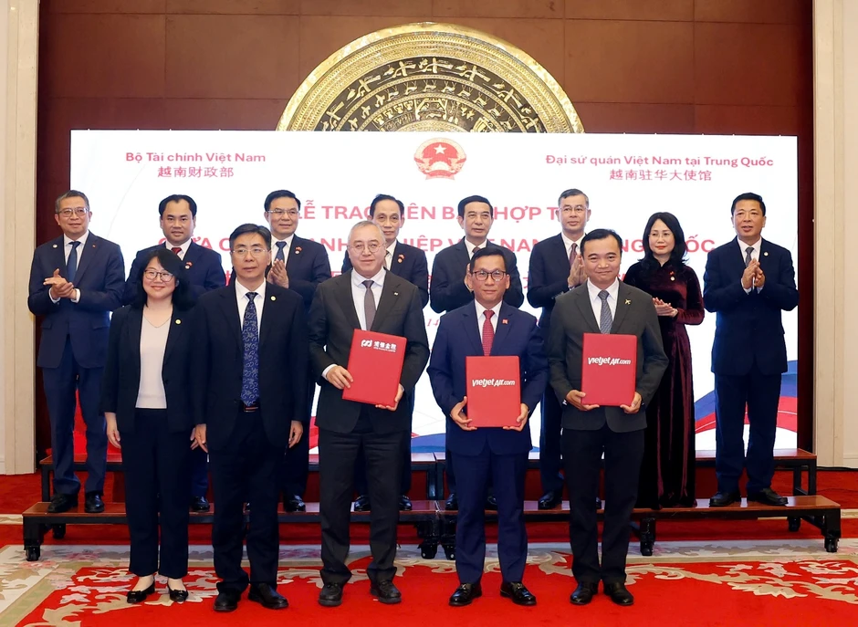 Vietjet và SPDB Financial Leasing ký kết thoả thuận tài trợ thuê mua 10 tàu bay Comac Vietjet và SPDB Financial Leasing ký kết thoả thuận tài trợ thuê mua 10 tàu bay Comac