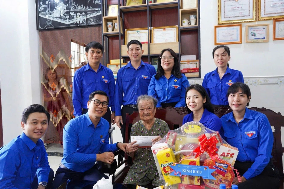 Vinachem chăm lo người có công với cách mạng, lan tỏa truyền thống 'Uống nước nhớ nguồn'