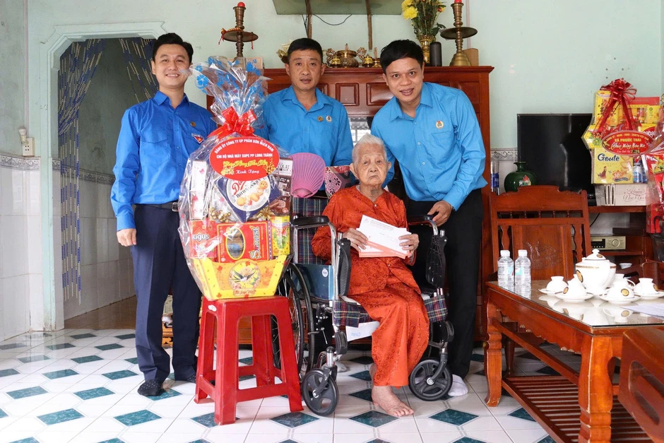 Vinachem chăm lo người có công với cách mạng, lan tỏa truyền thống 'Uống nước nhớ nguồn'
