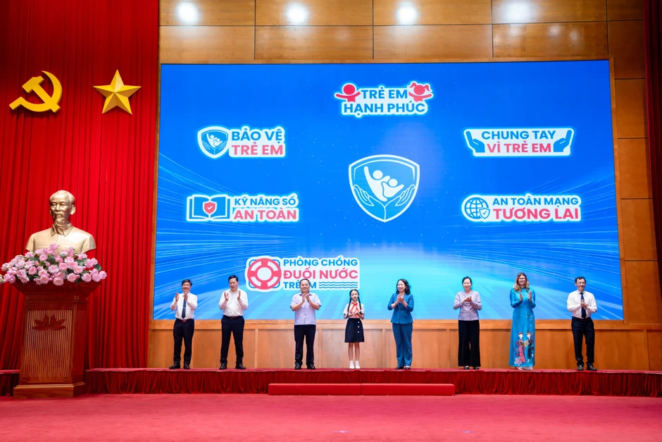Vinamilk cùng chung tay vì một mùa hè hạnh phúc, an toàn cho trẻ em Việt Nam Vinamilk cùng chung tay vì một mùa hè hạnh phúc, an toàn cho trẻ em Việt Nam