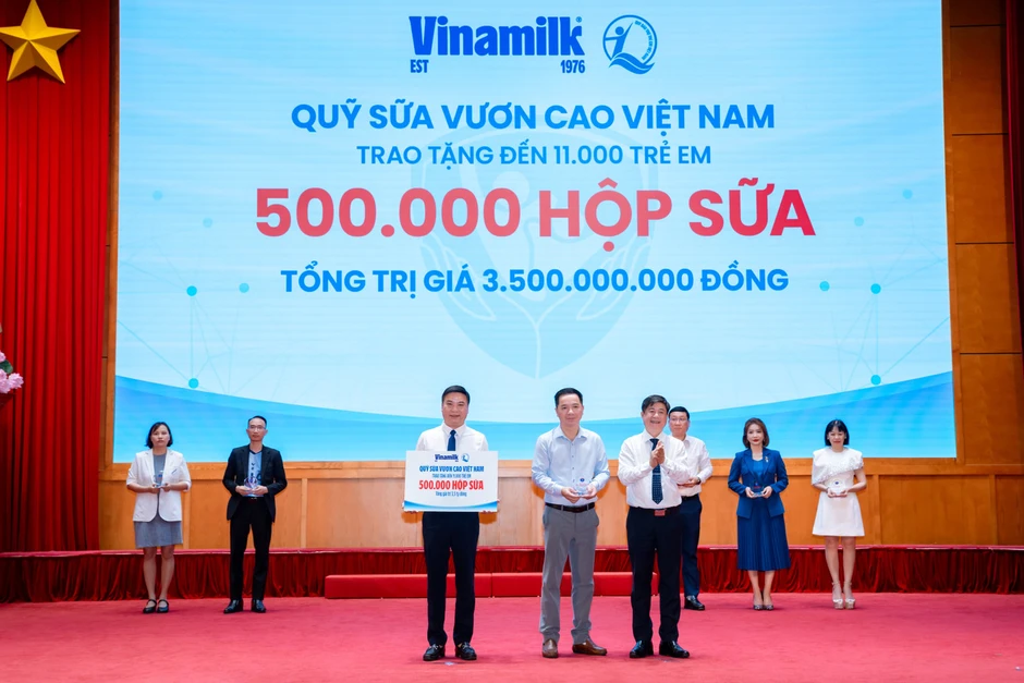 Vinamilk cùng chung tay vì một mùa hè hạnh phúc, an toàn cho trẻ em Việt Nam Vinamilk cùng chung tay vì một mùa hè hạnh phúc, an toàn cho trẻ em Việt Nam