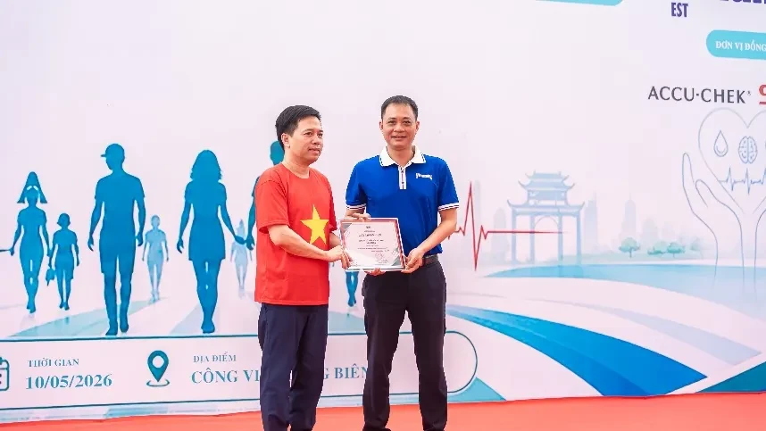 Vinamilk Sure đồng hành cùng chương trình "Ngàn bước chân – Triệu trái tim khỏe" Vinamilk Sure đồng hành cùng chương trình "Ngàn bước chân – Triệu trái tim khỏe"