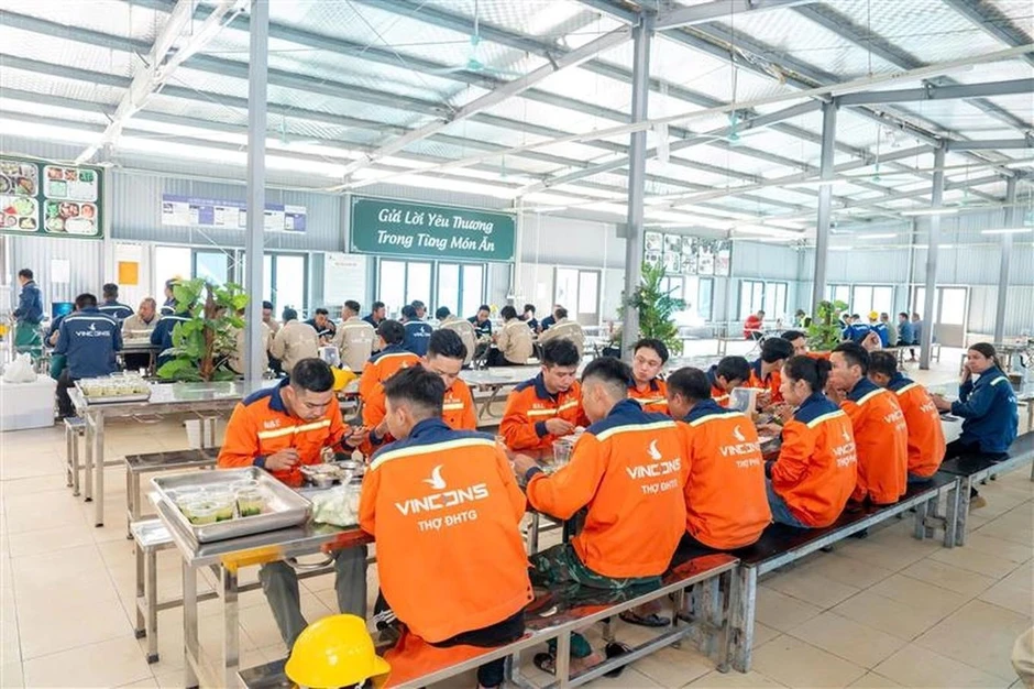Vingroup tuyển dụng giai đoạn 1 hơn 20.000 lao động làm việc tại khu đô thị thể thao quốc tế Hà Nội Vingroup tuyển dụng giai đoạn 1 hơn 20.000 lao động làm việc tại khu đô thị thể thao quốc tế Hà Nội