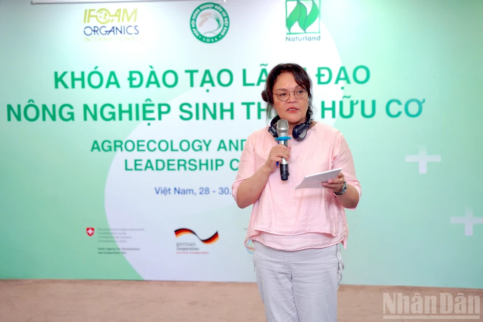 Vinh danh 4 đề án phát triển nông nghiệp sinh thái, hữu cơ Vinh danh 4 đề án phát triển nông nghiệp sinh thái, hữu cơ