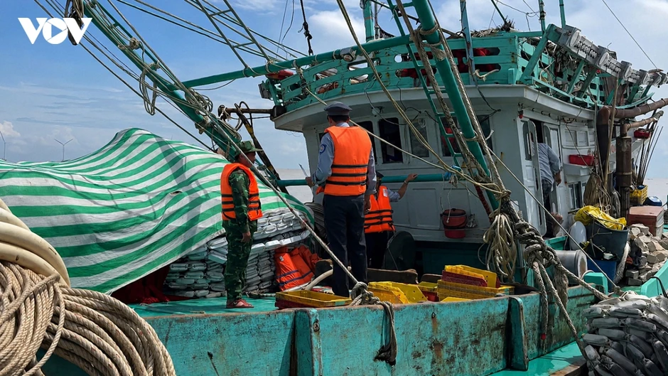 Vĩnh Long triển khai các giải pháp chống khai thác IUU, gỡ "thẻ vàng" EC Vĩnh Long triển khai các giải pháp chống khai thác IUU, gỡ "thẻ vàng" EC