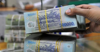 VN-Index bốc hơi 44 điểm, SHB giảm sàn, cổ phiếu giảm trên diện rộng