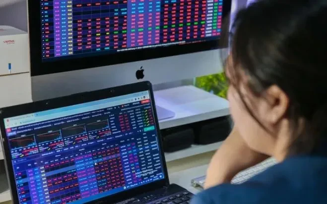 VN-Index giảm gần 50 điểm VN-Index giảm gần 50 điểm