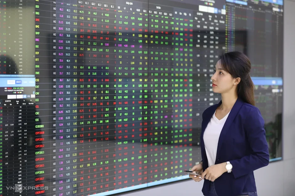 VN-Index giảm thêm gần 20 điểm VN-Index giảm thêm gần 20 điểm