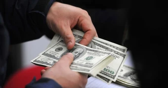VN-Index giảm xuống 1.775 điểm, một cổ phiếu ngược dòng nhờ thỏa thuận tỷ USD
