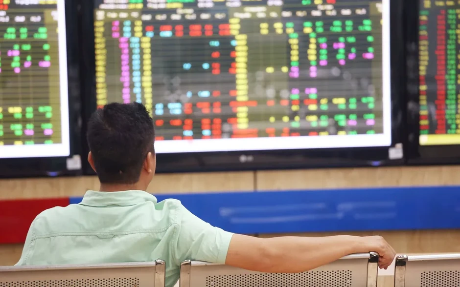 VN-Index lùi dưới mốc 1.675 điểm VN-Index lùi dưới mốc 1.675 điểm