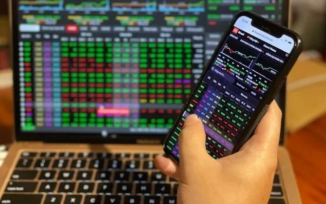 VN-Index tiếp tục lập đỉnh lịch sử VN-Index tiếp tục lập đỉnh lịch sử