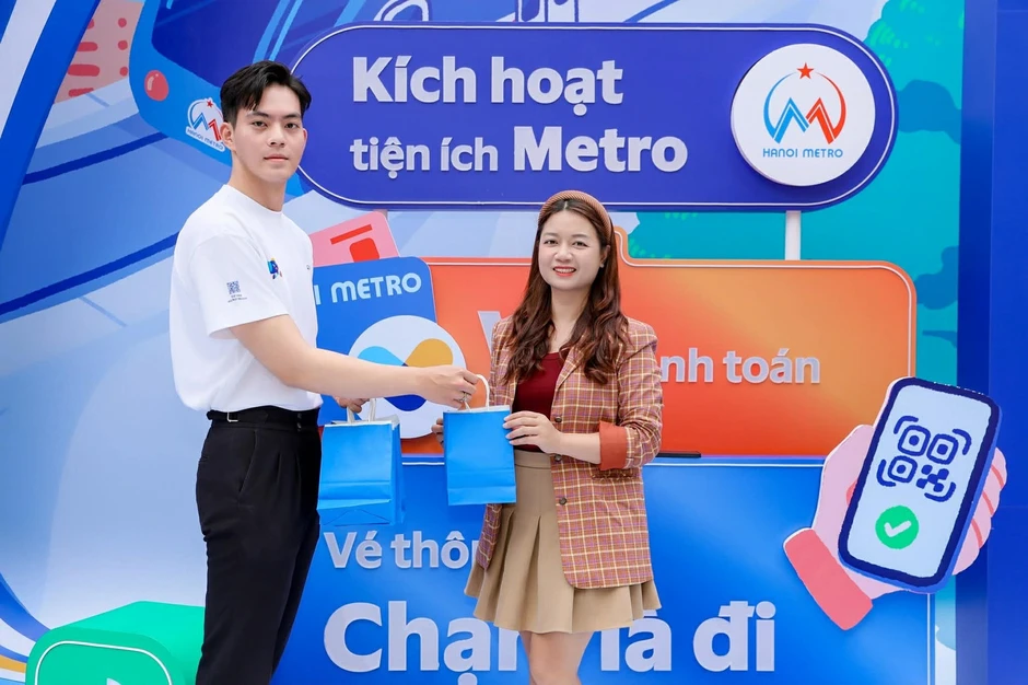 VNPT Money và Hà Nội Metro ra mắt 'Tiện ích Metro' đi tàu điện không tiền mặt VNPT Money và Hà Nội Metro ra mắt 'Tiện ích Metro' đi tàu điện không tiền mặt