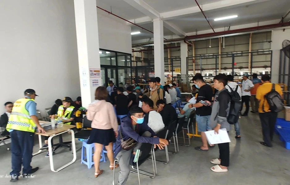 Vụ ách tắc hàng hóa ở cảng: Khách hàng bức xúc vì thiệt hại, FedEx nói gì? Vụ ách tắc hàng hóa ở cảng: Khách hàng bức xúc vì thiệt hại, FedEx nói gì?