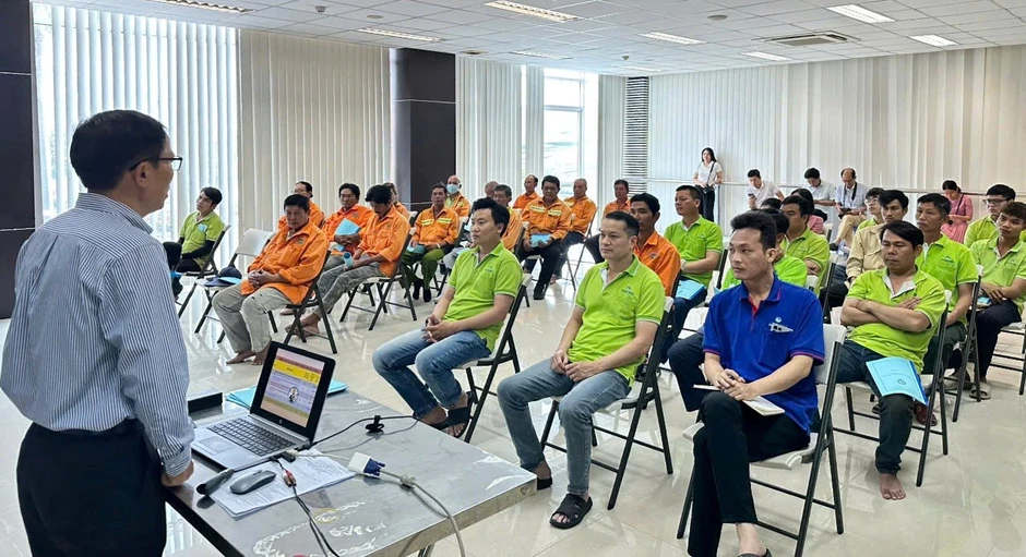VWS huấn luyện an toàn lao động cho cán bộ, công nhân viên VWS huấn luyện an toàn lao động cho cán bộ, công nhân viên