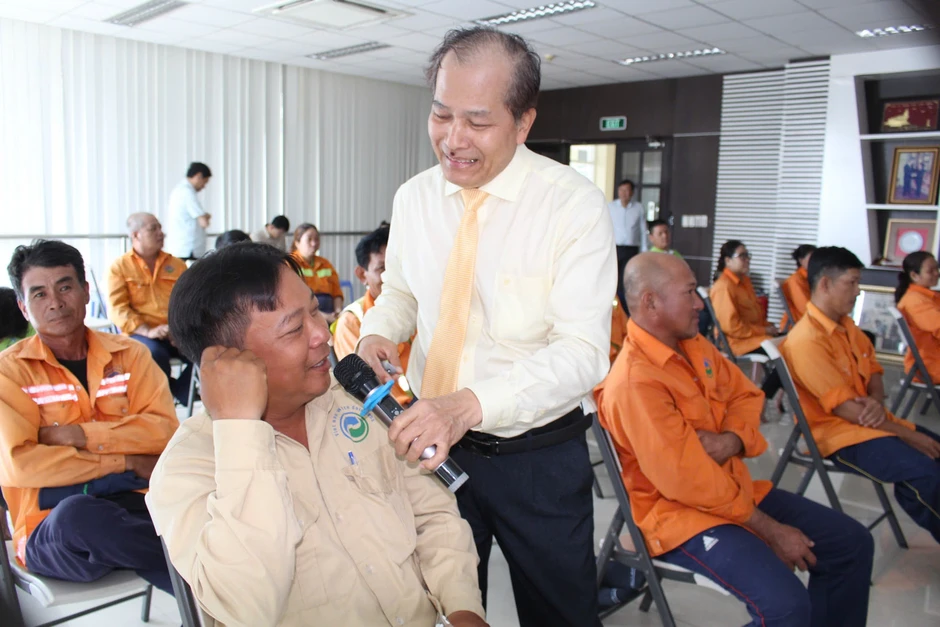 VWS tăng cường kiến thức phòng bệnh mùa nắng nóng cho người lao động VWS tăng cường kiến thức phòng bệnh mùa nắng nóng cho người lao động