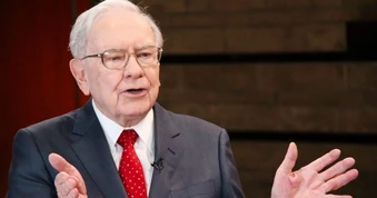 Warren Buffett tiết lộ kỹ năng giúp người trẻ tránh nguy cơ bị AI đào thải