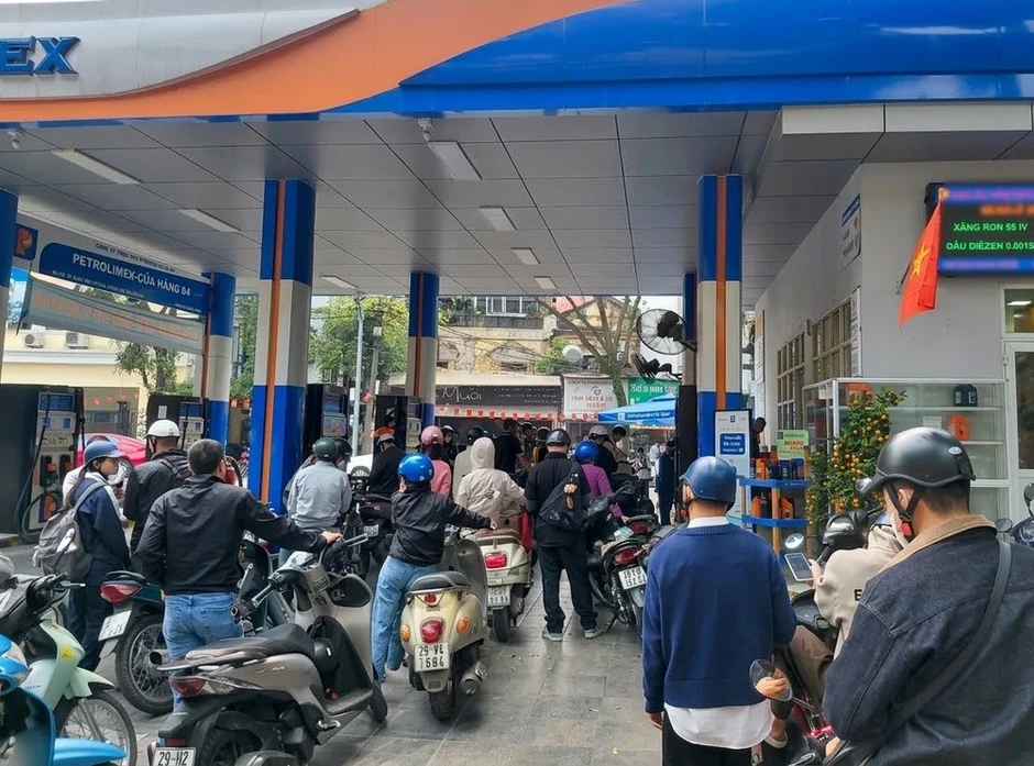 Xả quỹ bình ổn, giữ nguyên giá bán lẻ xăng dầu