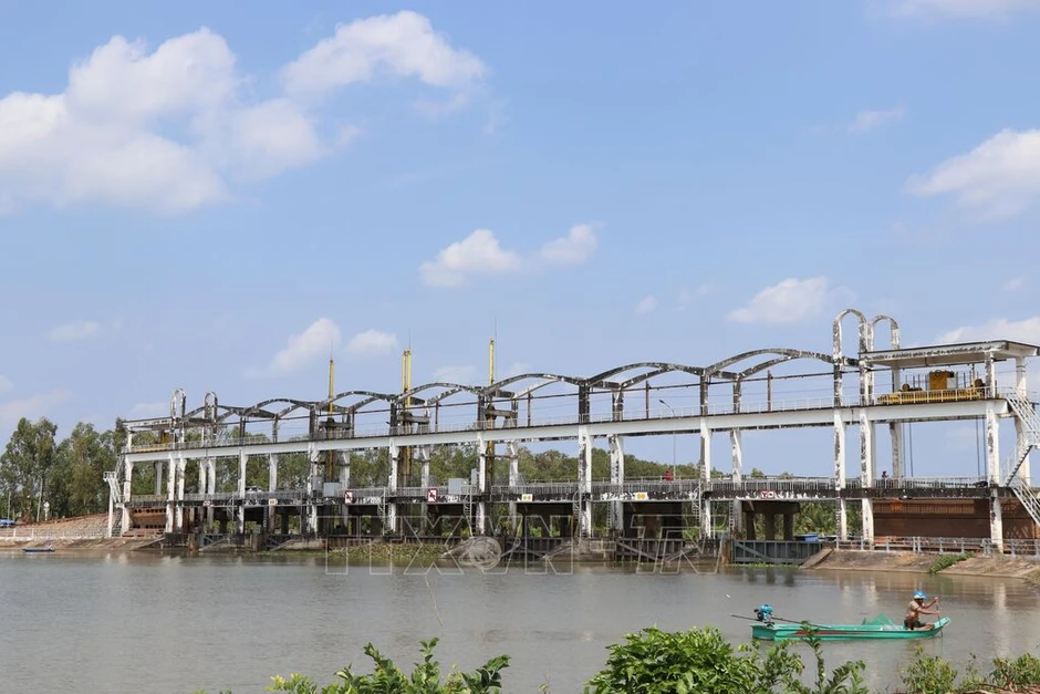 Xâm nhập mặn có xu thế giảm dần và tăng lại vào cuối tuần Xâm nhập mặn có xu thế giảm dần và tăng lại vào cuối tuần