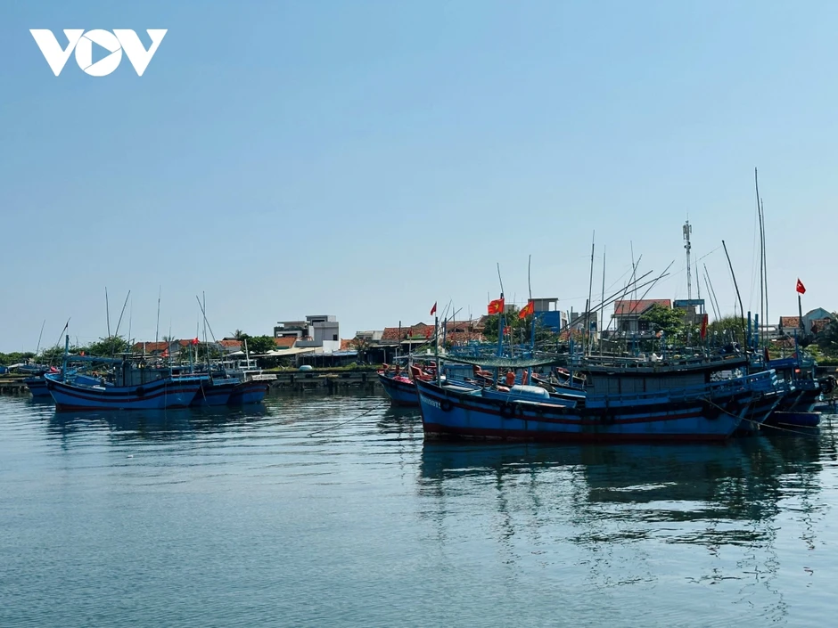 Xăng dầu tăng giá, ngư dân gánh nặng chi phí chuyến biển Xăng dầu tăng giá, ngư dân gánh nặng chi phí chuyến biển