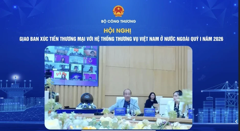 Xăng E10 bán đại trà từ 1-6: Giải bài toán nguồn cung hàng trăm ngàn tấn thế nào? Xăng E10 bán đại trà từ 1-6: Giải bài toán nguồn cung hàng trăm ngàn tấn thế nào?