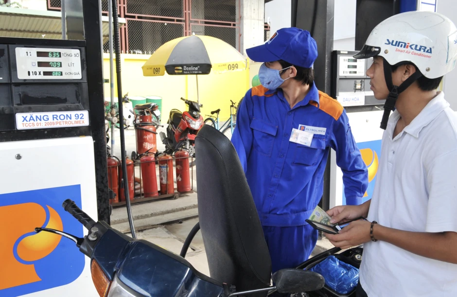 Xăng E10 thay xăng khoáng từ tháng 5, giá sẽ rẻ hơn RON95 Xăng E10 thay xăng khoáng từ tháng 5, giá sẽ rẻ hơn RON95