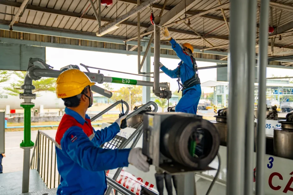 Xăng sinh học E10 tại Việt Nam được phối trộn và kiểm định như thế nào?