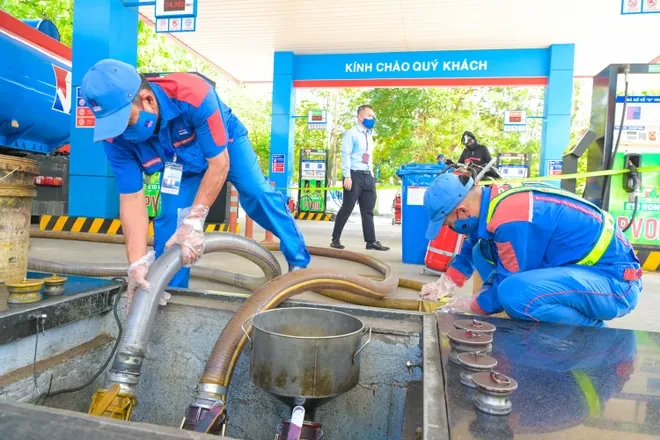 Xăng sinh học E10 tại Việt Nam được phối trộn và kiểm định như thế nào?