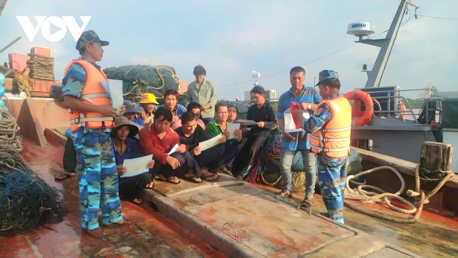 Xử lý 02 tàu cá khai thác thủy sản sai vùng quy định Xử lý 02 tàu cá khai thác thủy sản sai vùng quy định
