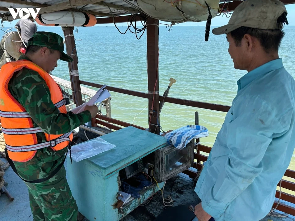 Xử lý 2 tàu cá ở Vĩnh Long khai thác sai vùng quy định Xử lý 2 tàu cá ở Vĩnh Long khai thác sai vùng quy định