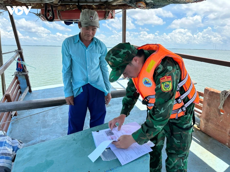 Xử lý 2 tàu cá ở Vĩnh Long khai thác sai vùng quy định Xử lý 2 tàu cá ở Vĩnh Long khai thác sai vùng quy định