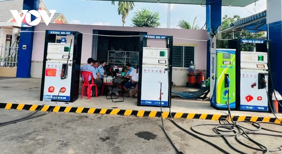 Xử lý doanh nghiệp tự ý điều chỉnh giá bán lẻ xăng, dầu Xử lý doanh nghiệp tự ý điều chỉnh giá bán lẻ xăng, dầu