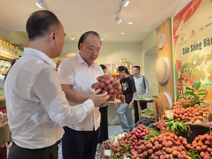 Xuất hiện "chợ phiên Kinh Bắc" ở phố Tràng Tiền