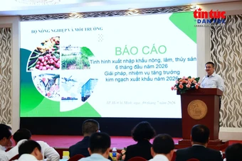 Xuất khẩu tăng trưởng nhưng chịu sức ép từ biến động thị trường