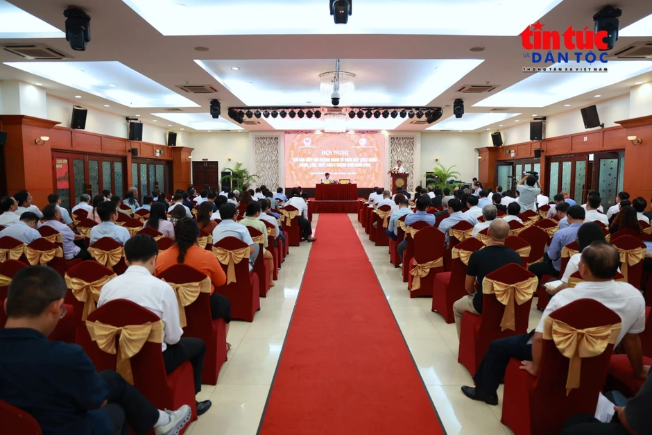 Xuất khẩu tăng trưởng nhưng chịu sức ép từ biến động thị trường Xuất khẩu tăng trưởng nhưng chịu sức ép từ biến động thị trường