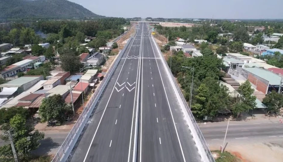 Yêu cầu nhà thầu đẩy nhanh tiến độ dự án kết nối vùng, sân bay Long Thành Yêu cầu nhà thầu đẩy nhanh tiến độ dự án kết nối vùng, sân bay Long Thành