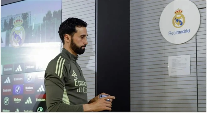 Alvaro Arbeloa bỏ buổi họp báo cuối cùng ở Real Madrid Alvaro Arbeloa bỏ buổi họp báo cuối cùng ở Real Madrid
