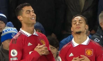 Antony xấu hổ khi đứng trước cơ thể của Ronaldo - Báo TinVina