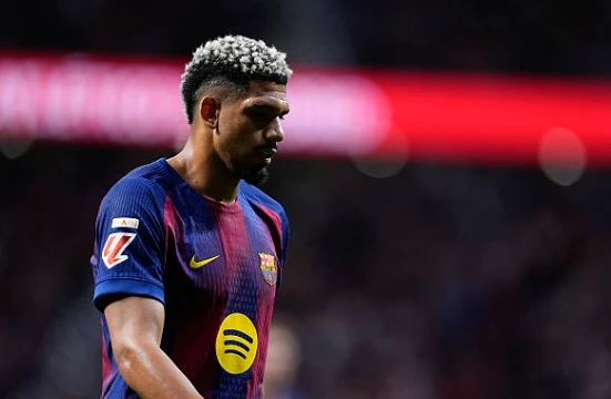 Araujo dính chấn thương gân kheo ngay trước thềm Champions League Araujo dính chấn thương gân kheo ngay trước thềm Champions League