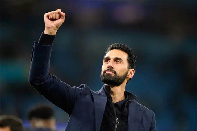 Arbeloa biến La Fabrica thành 'mỏ vàng' 80 triệu euro Arbeloa biến La Fabrica thành 'mỏ vàng' 80 triệu euro