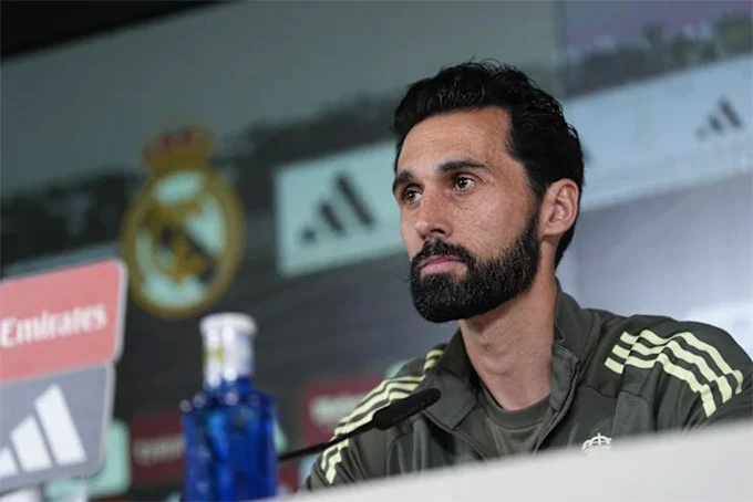 Arbeloa cúi đầu sau đêm Real Madrid trắng tay hoàn toàn Arbeloa cúi đầu sau đêm Real Madrid trắng tay hoàn toàn