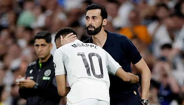 Arbeloa đang trốn tránh sự thật trong ngày rời Real Madrid Arbeloa đang trốn tránh sự thật trong ngày rời Real Madrid