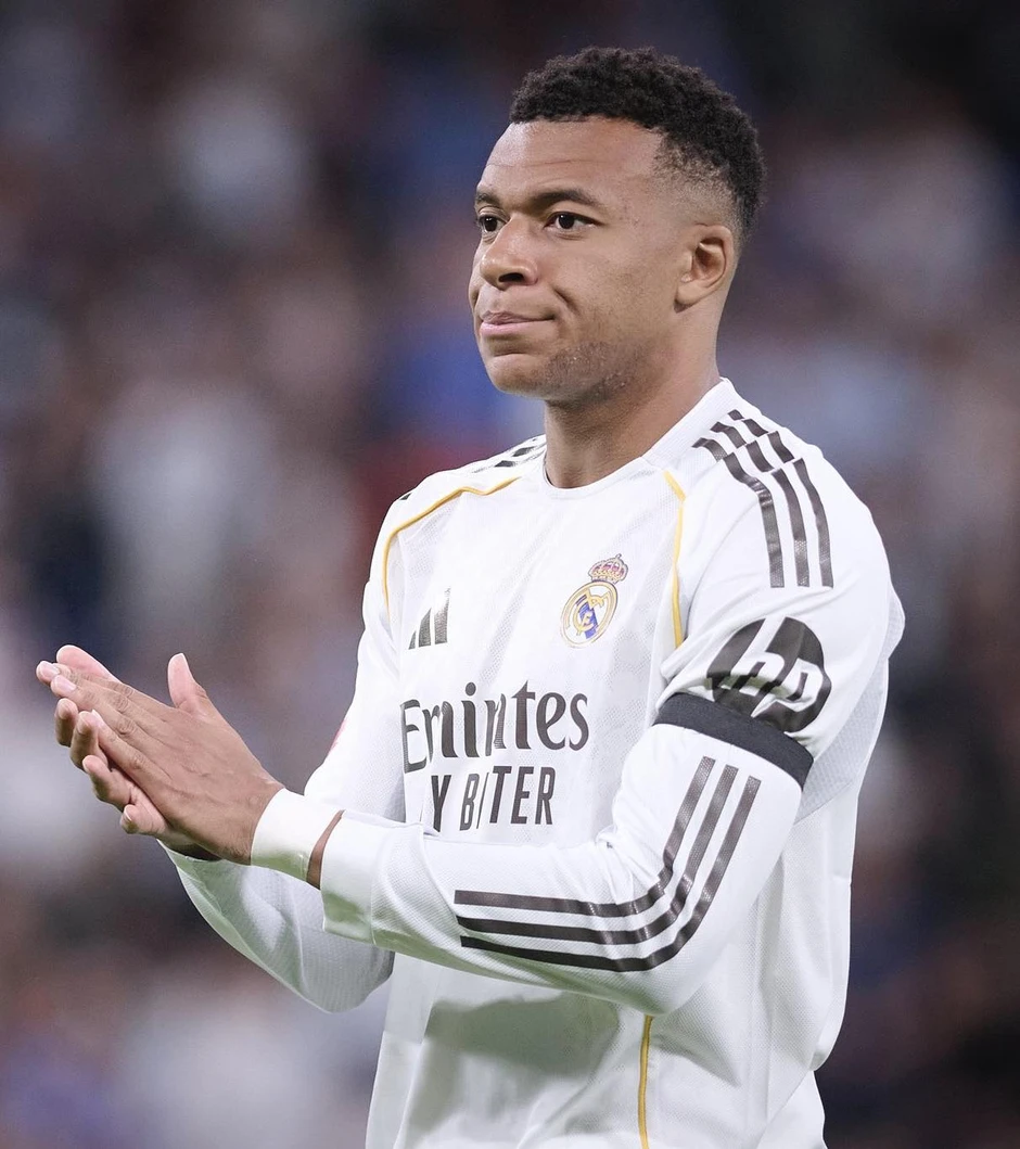 Arbeloa vừa bảo vệ, vừa nhắc khéo Mbappe một chi tiết Arbeloa vừa bảo vệ, vừa nhắc khéo Mbappe một chi tiết
