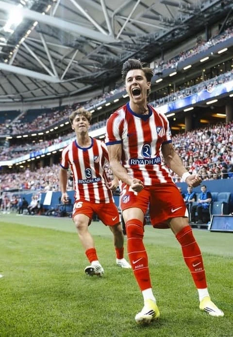Arnau Ortiz, ‘đóa hoa nở muộn’ đá chính trên hàng công Atletico