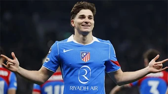 Atletico Madrid 'trói chân' Julian Alvarez bằng lương siêu khủng