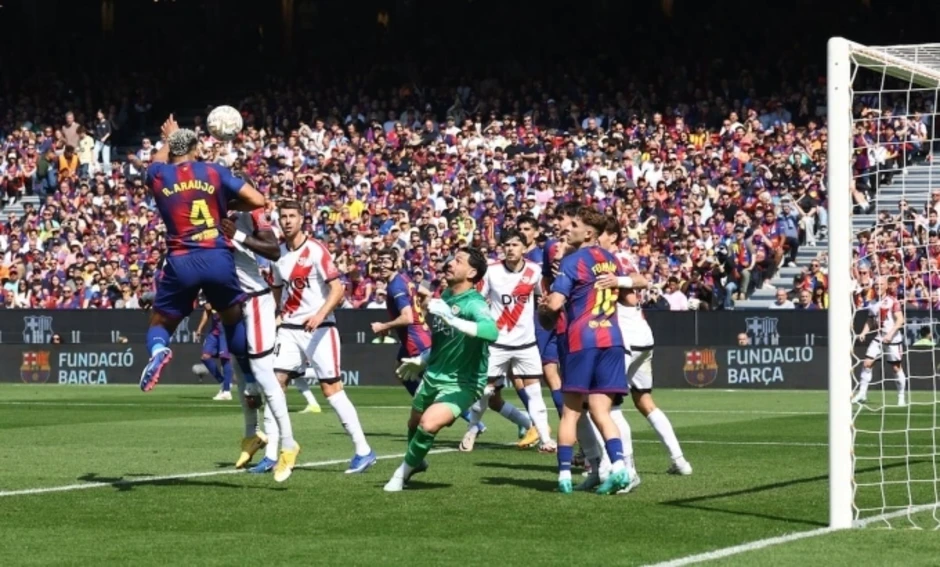 Barca tái lập cách biệt 7 điểm với Real Barca tái lập cách biệt 7 điểm với Real