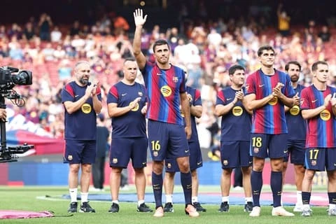 Barca: Trò sudoku ở hàng tiền vệ của Hansi Flick Barca: Trò sudoku ở hàng tiền vệ của Hansi Flick